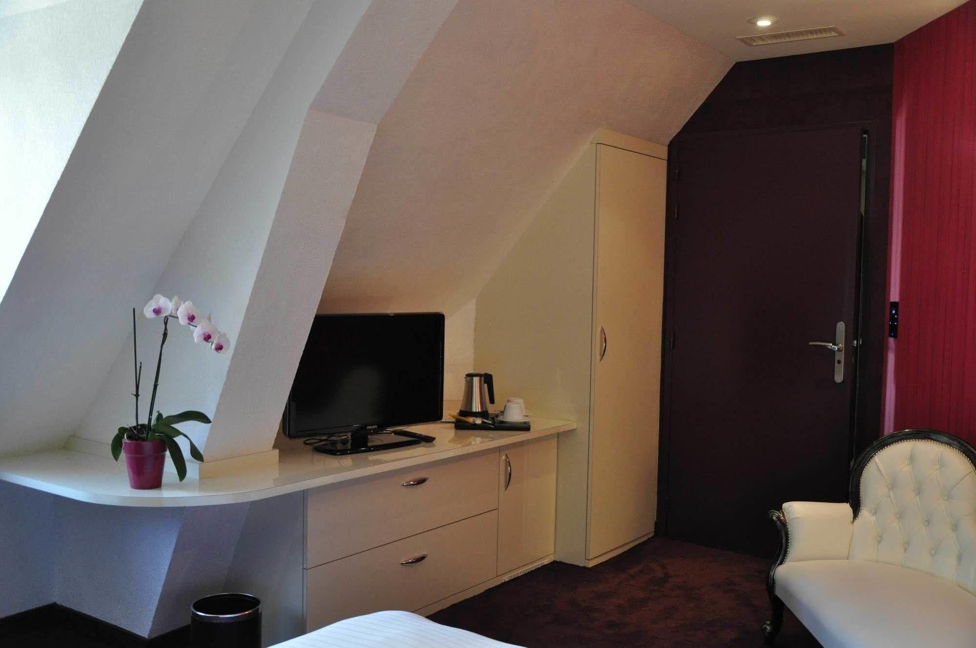 Le Domaine Des Chevaliers De Malte Bed & Breakfast Villedieu-les-Poëles Eksteriør bilde